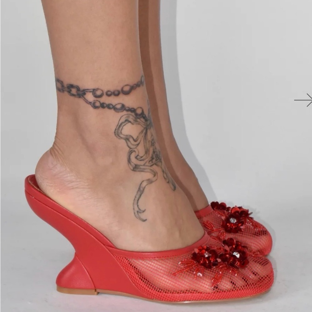 Kinadese Chic Red Women's Mules with Floral Accents
